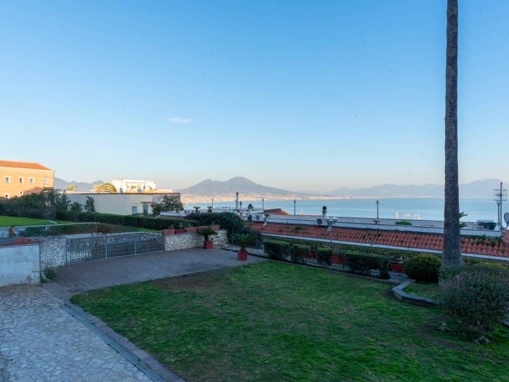 appartamento in vendita a Napoli in zona Posillipo