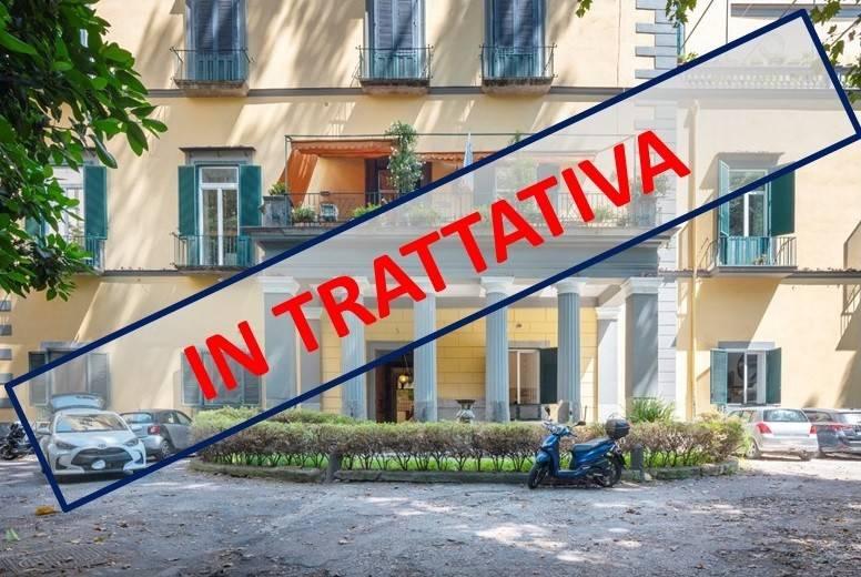 appartamento in vendita a Napoli in zona Chiaia