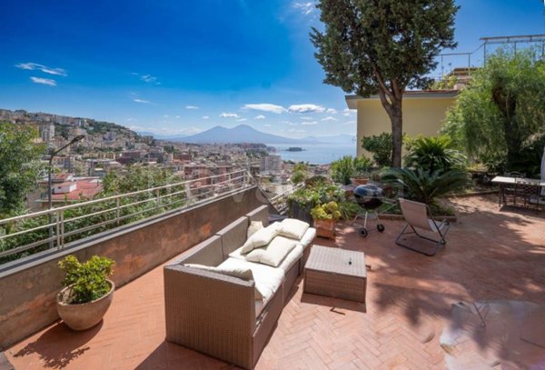 casa indipendente in vendita a Napoli in zona Posillipo