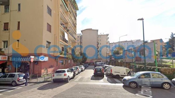 locale commerciale in vendita a Napoli in zona Arenella