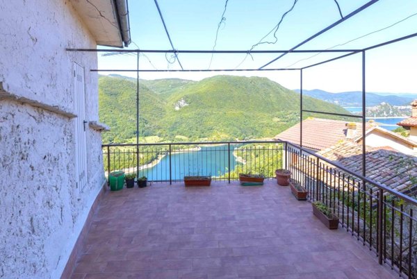 casa indipendente in vendita a Napoli in zona Scampia