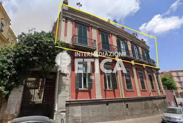 appartamento in vendita a Napoli in zona Chiaia