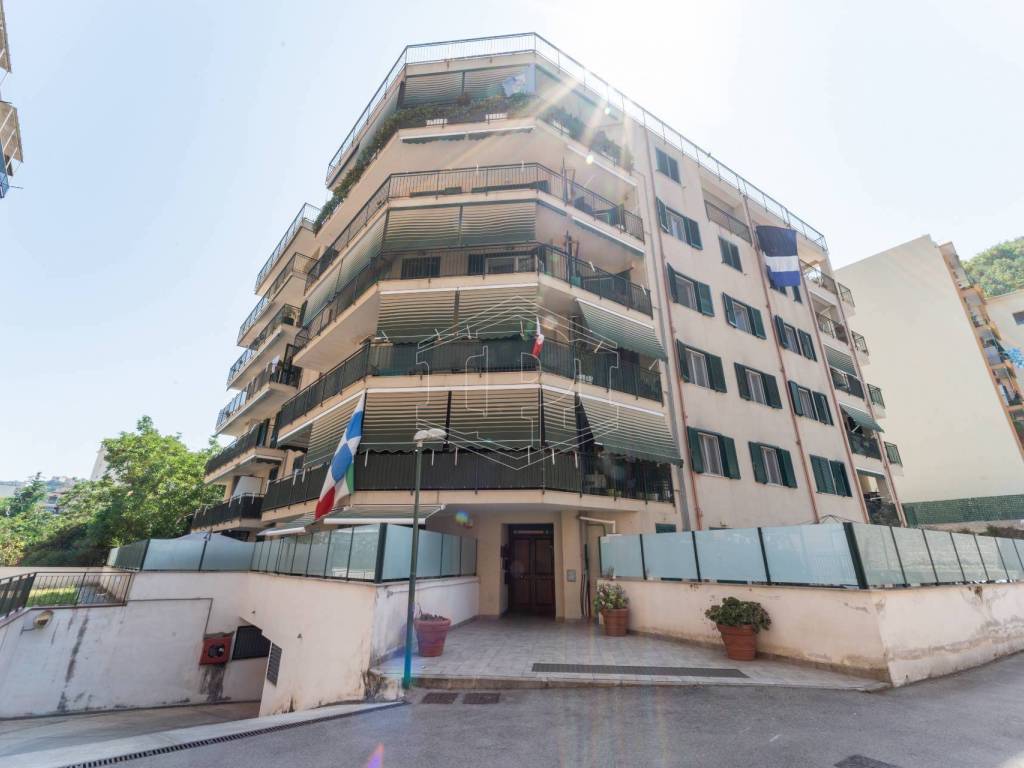 appartamento in vendita a Napoli in zona Bagnoli