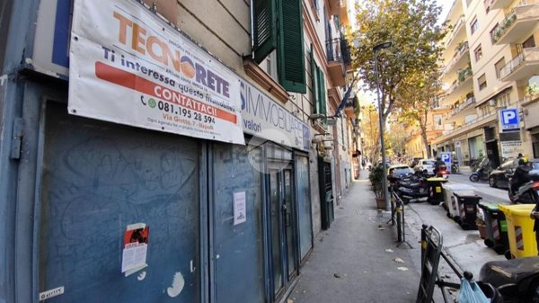 locale commerciale in vendita a Napoli in zona Vomero