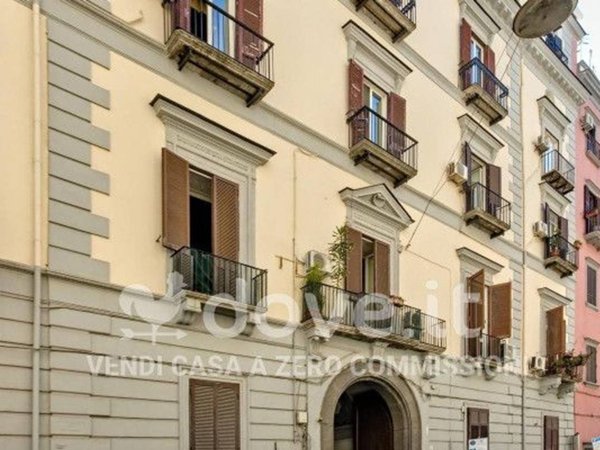 appartamento in vendita a Napoli in zona Chiaia
