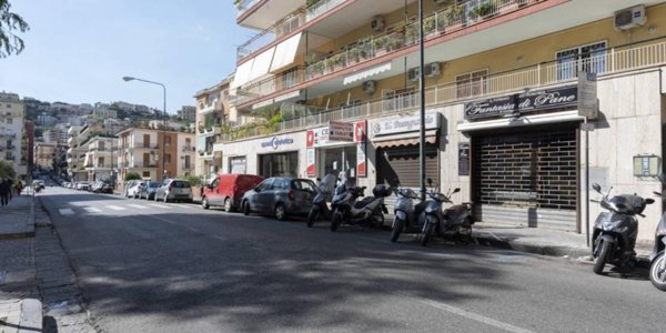appartamento in vendita a Napoli in zona Chiaia