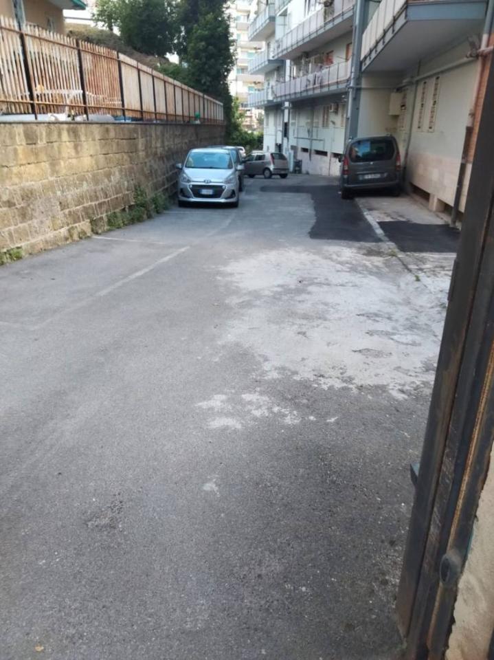 negozio in vendita a Napoli in zona Arenella