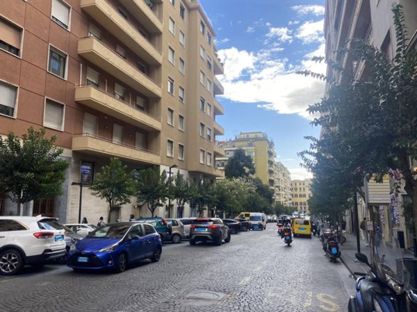 appartamento in vendita a Napoli in zona Chiaia
