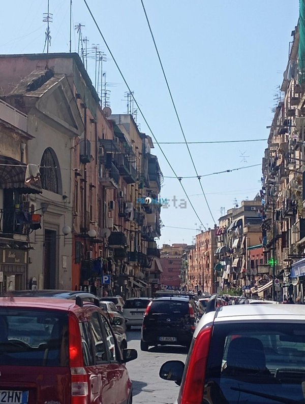 appartamento in vendita a Napoli in zona San Carlo all'Arena