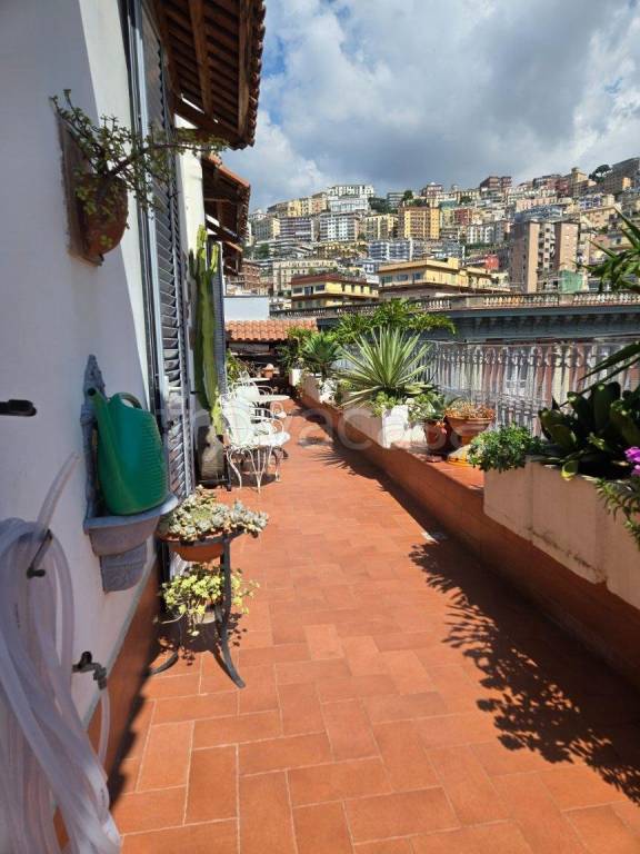 appartamento in vendita a Napoli in zona Chiaia