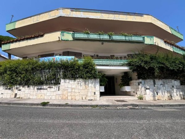 appartamento in vendita a Napoli in zona Posillipo