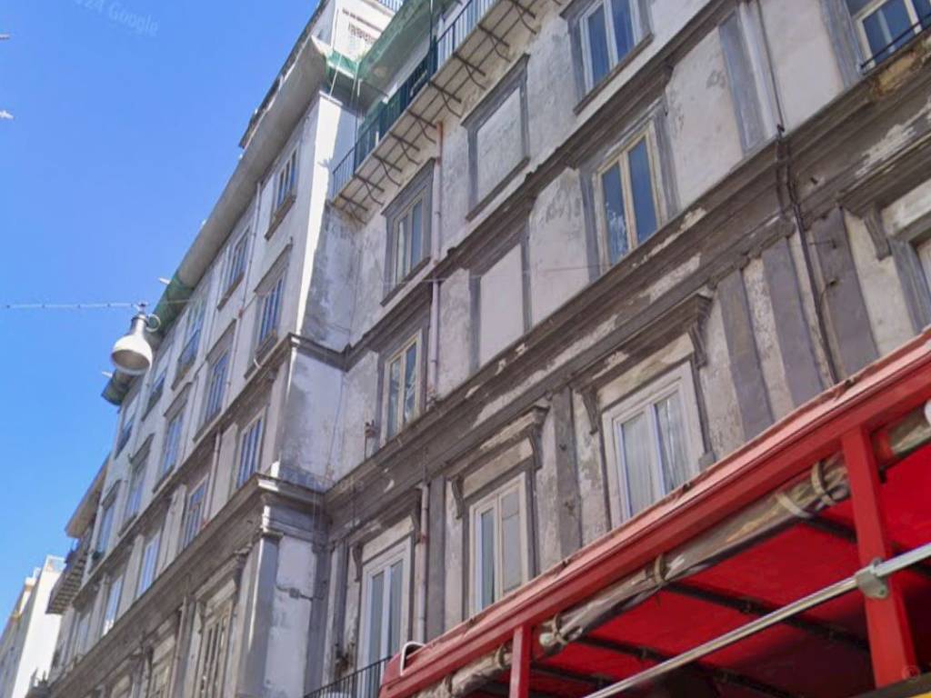 appartamento in vendita a Napoli in zona Chiaia