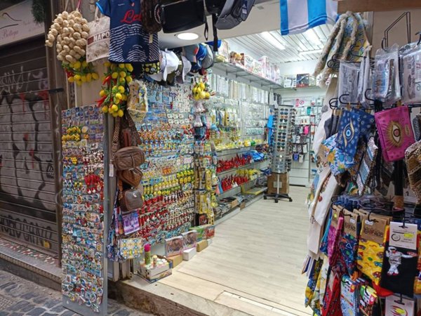 negozio in vendita a Napoli in zona San Lorenzo