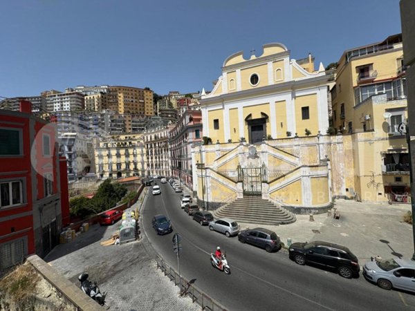 appartamento in vendita a Napoli in zona Chiaia