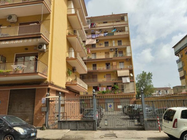 appartamento in vendita a Napoli in zona Secondigliano