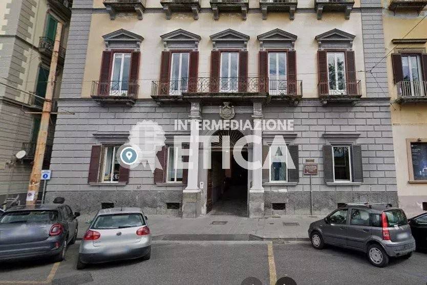 appartamento in vendita a Napoli in zona Chiaia