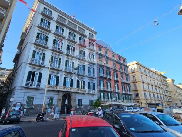 appartamento in vendita a Napoli in zona Chiaia