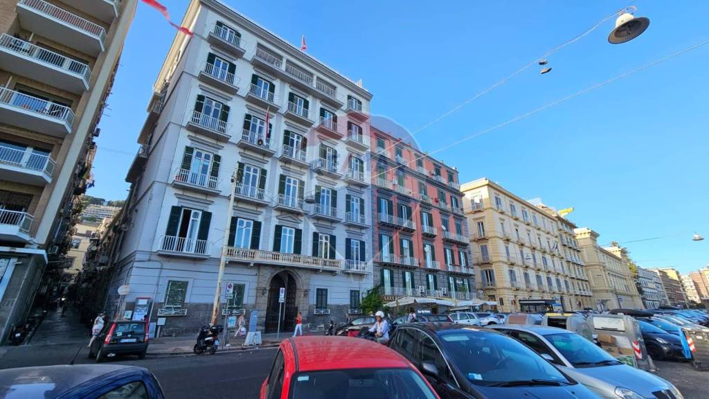appartamento in vendita a Napoli in zona Chiaia