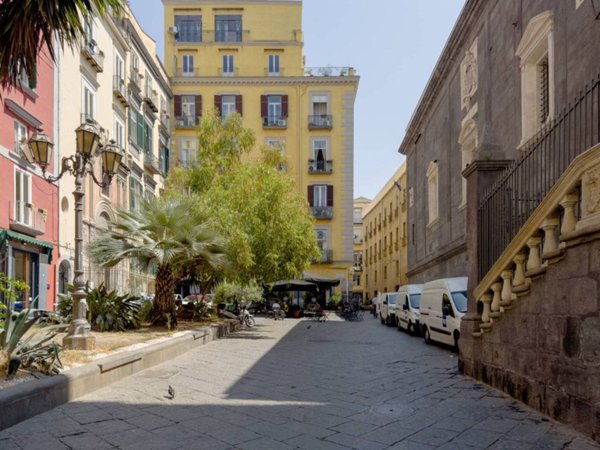 appartamento in vendita a Napoli in zona Chiaia