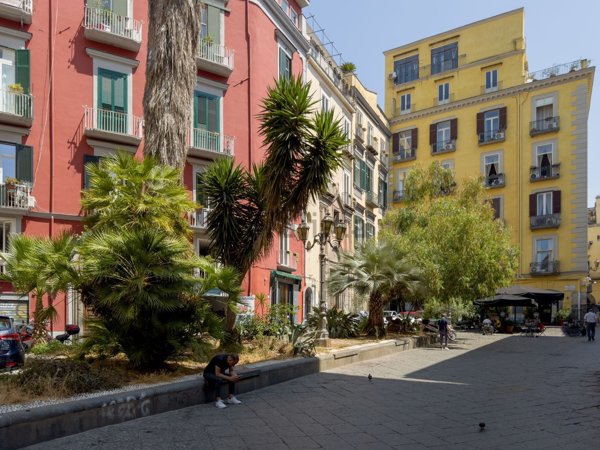 appartamento in vendita a Napoli in zona Chiaia