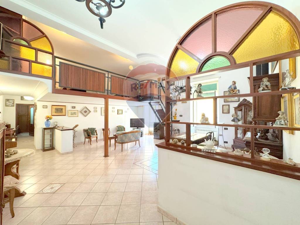 appartamento in vendita a Napoli in zona Chiaia
