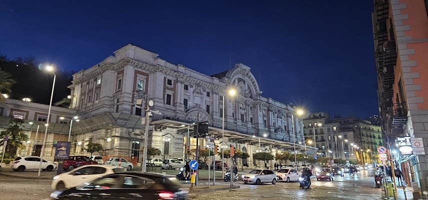 appartamento in vendita a Napoli in zona Chiaia