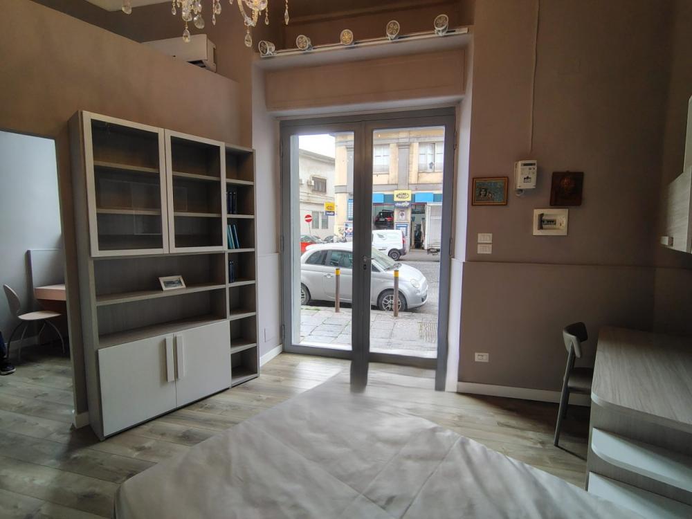 locale commerciale in vendita a Napoli