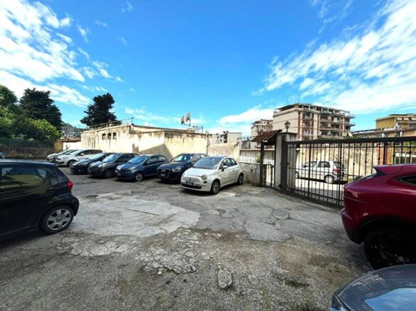 appartamento in vendita a Napoli in zona Fuorigrotta