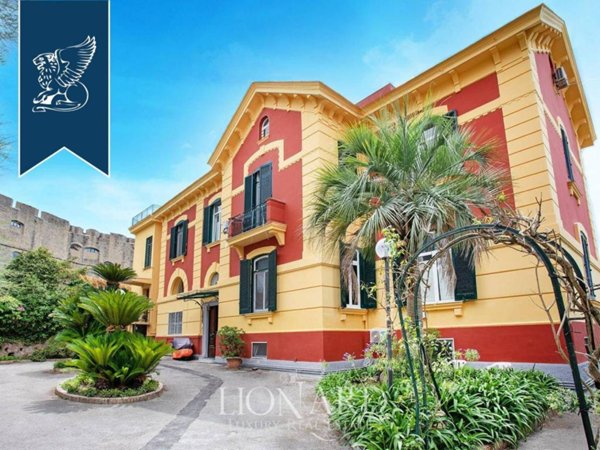 casa indipendente in vendita a Napoli in zona Vomero