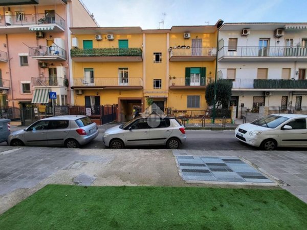 locale commerciale in vendita a Napoli in zona Pianura