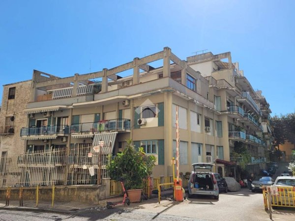appartamento in vendita a Napoli in zona Arenella