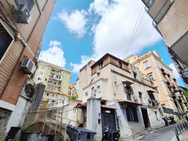 appartamento in vendita a Napoli in zona Avvocata