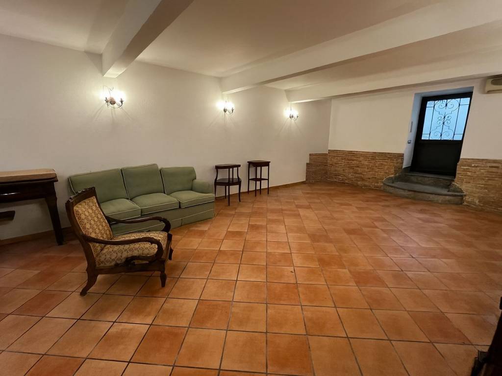 appartamento in vendita a Napoli in zona Chiaia