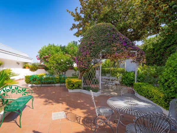 appartamento in vendita a Napoli in zona Bagnoli