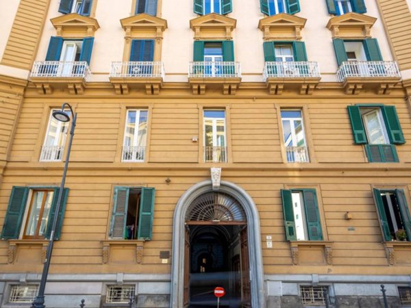 appartamento in vendita a Napoli in zona Chiaia
