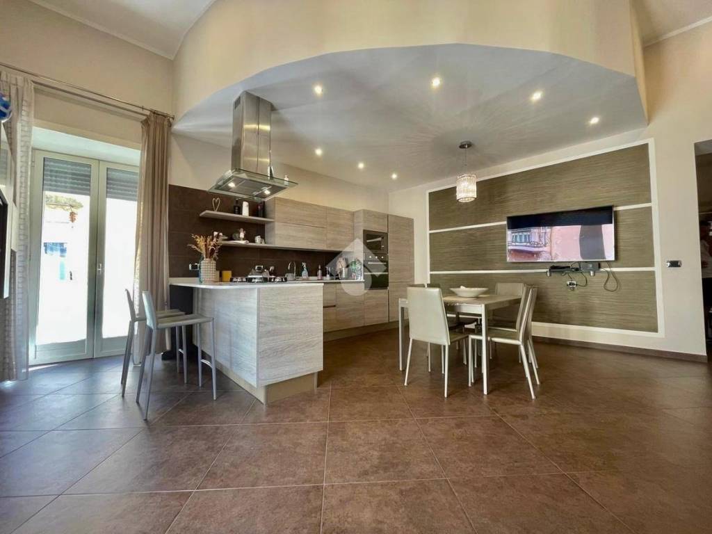 appartamento in vendita a Napoli in zona Stella