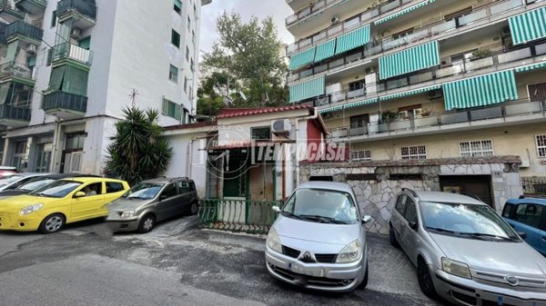 appartamento in vendita a Napoli in zona Fuorigrotta