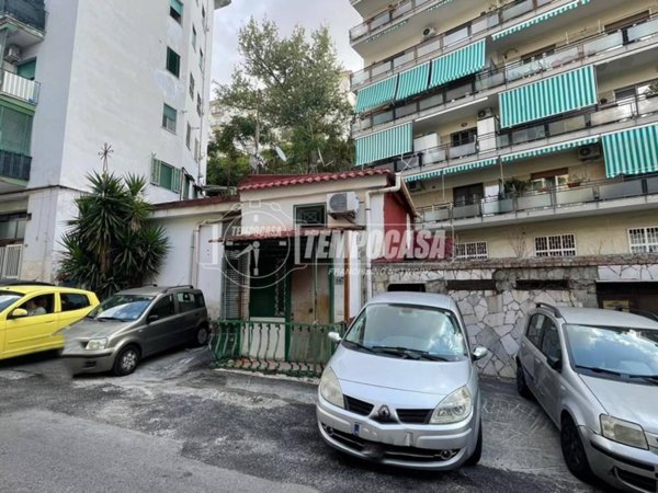appartamento in vendita a Napoli in zona Fuorigrotta