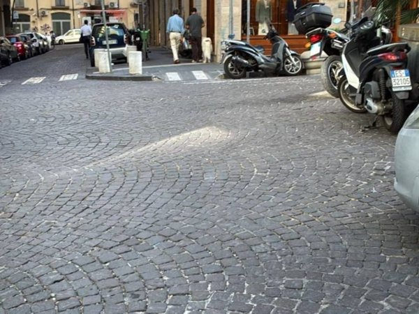 negozio in vendita a Napoli in zona Montecalvario