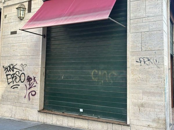 negozio in vendita a Napoli in zona Montecalvario