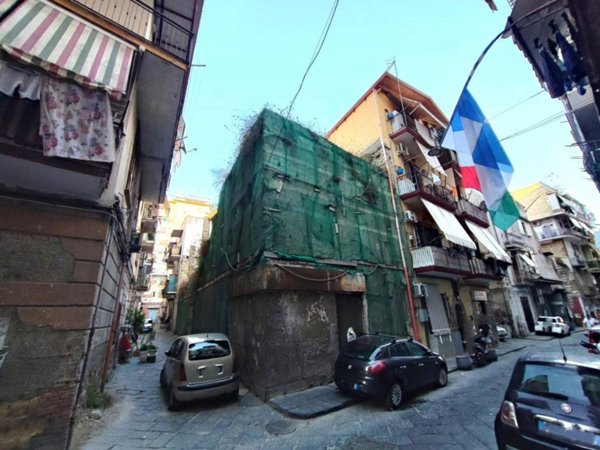intera palazzina in vendita a Napoli in zona Pendino / San Giuseppe