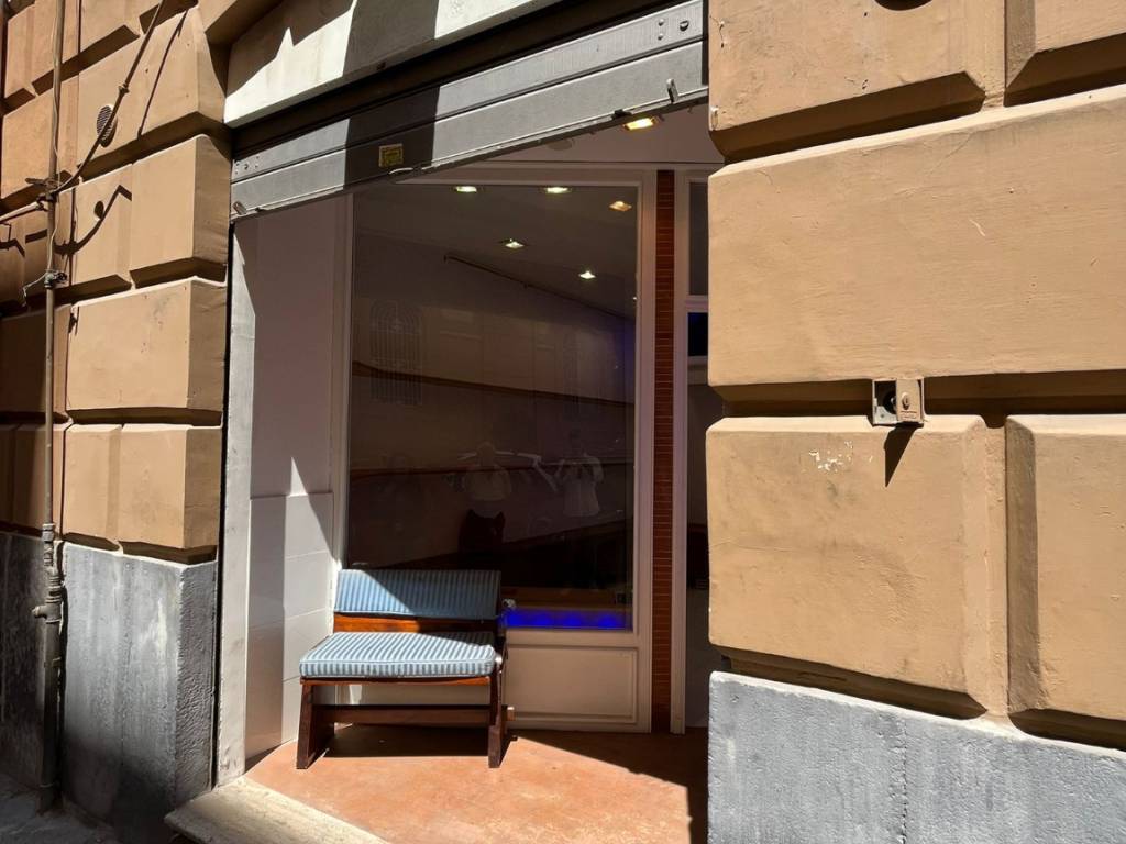 negozio in vendita a Napoli in zona Chiaia