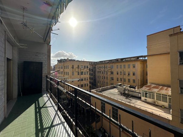appartamento in vendita a Napoli in zona Mercato