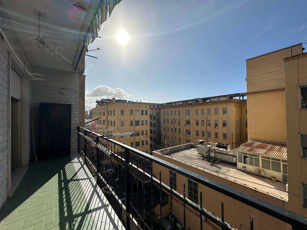 appartamento in vendita a Napoli in zona Mercato