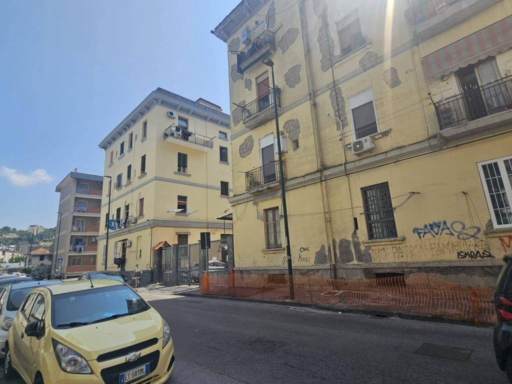 appartamento in vendita a Napoli in zona Fuorigrotta