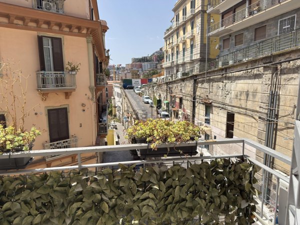 appartamento in vendita a Napoli in zona Chiaia
