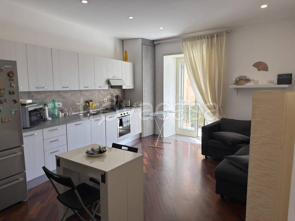 appartamento in vendita a Napoli in zona Chiaia