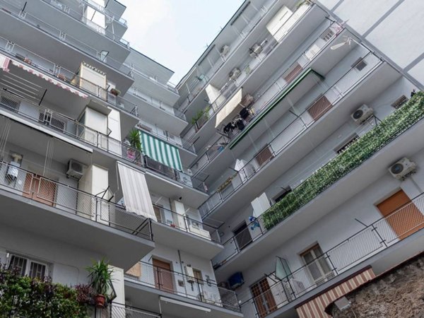 appartamento in vendita a Napoli in zona San Carlo all'Arena
