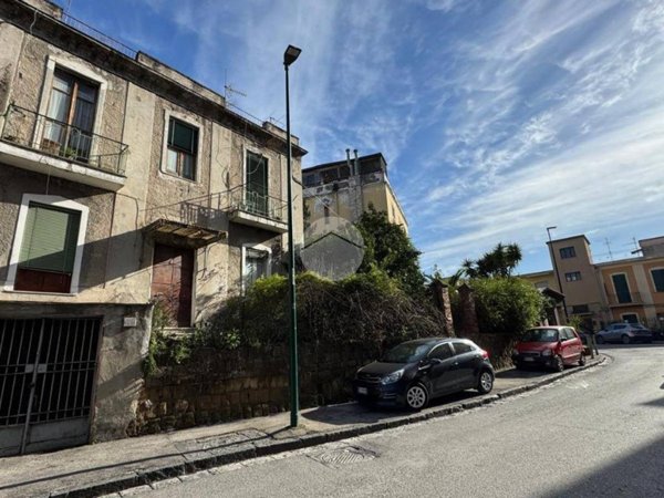 casa indipendente in vendita a Napoli in zona San Carlo all'Arena