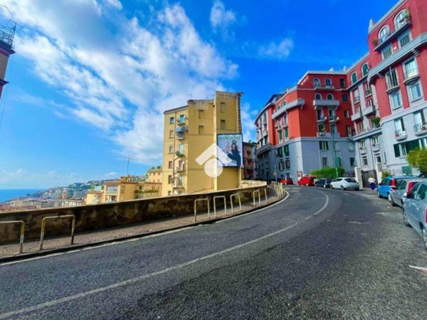 appartamento in vendita a Napoli in zona Chiaia